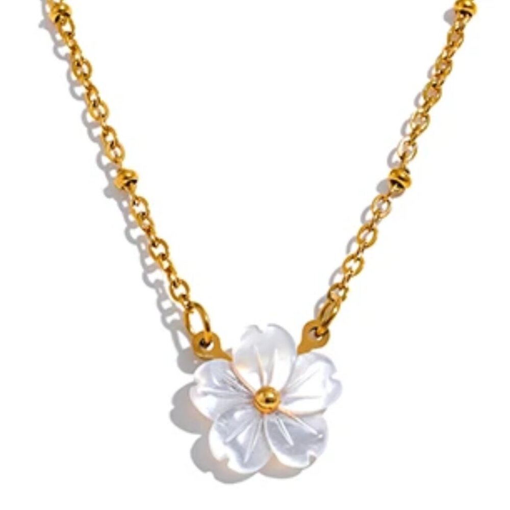 NWOT Shell Flower Stainless Steel Necklace - Picture 1 of 1